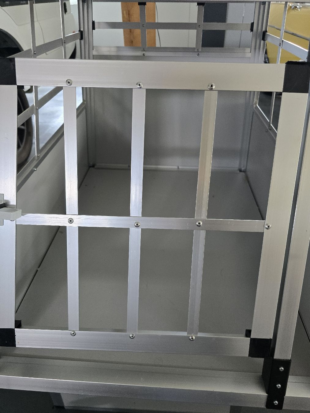 Cages, transport & sécurité: Transportbox Hunde – D'occasion à La Tanne par Agere