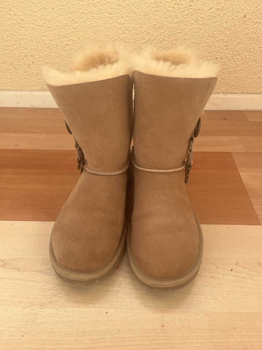 Ugg Scarpe da donna: Stiefel UGG – Usato da Fislisbach venduto da Robertcolin02 1