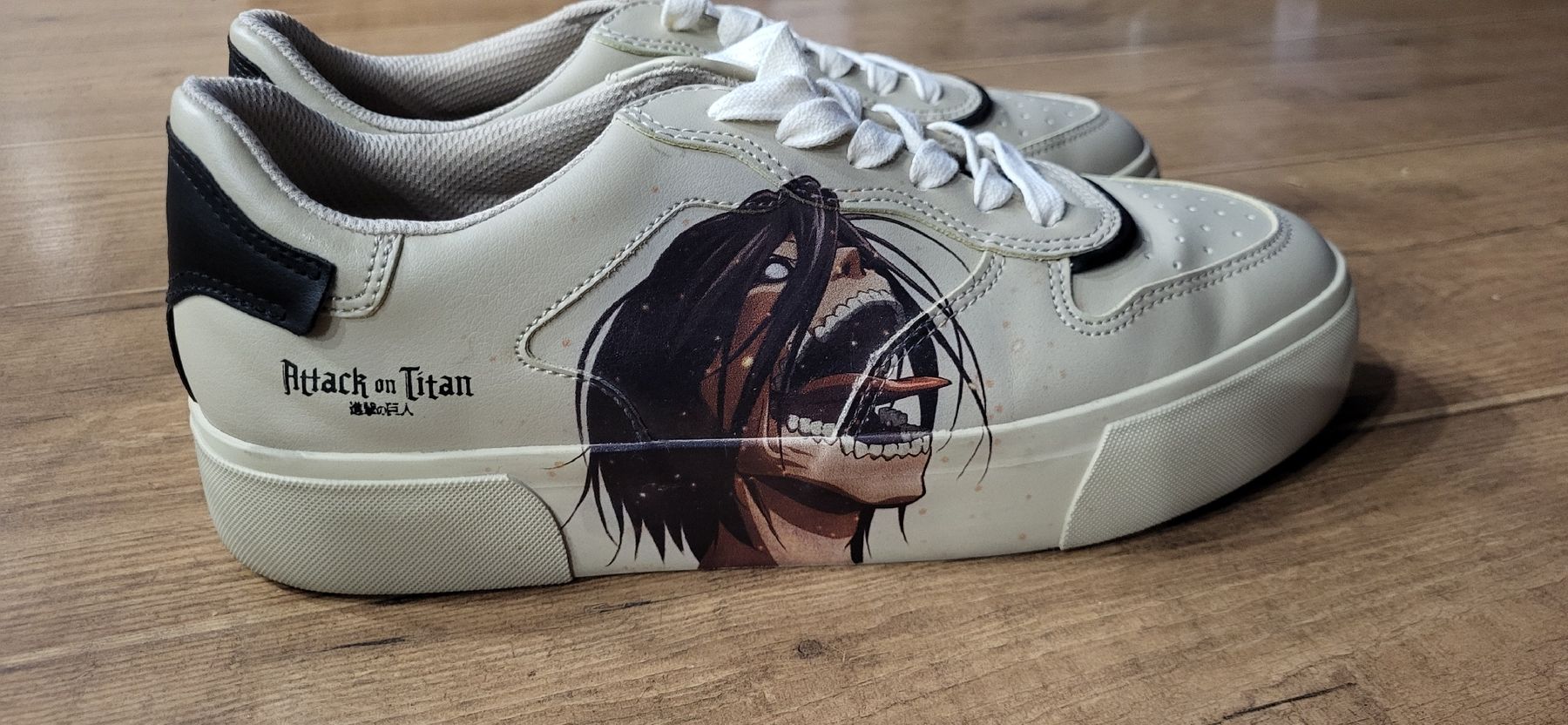 Bershka Scarpe da uomo: Attack on Titan Sneaker, Grösse 42 – Usato da Kaltbrunn venduto da BarbaraR 1