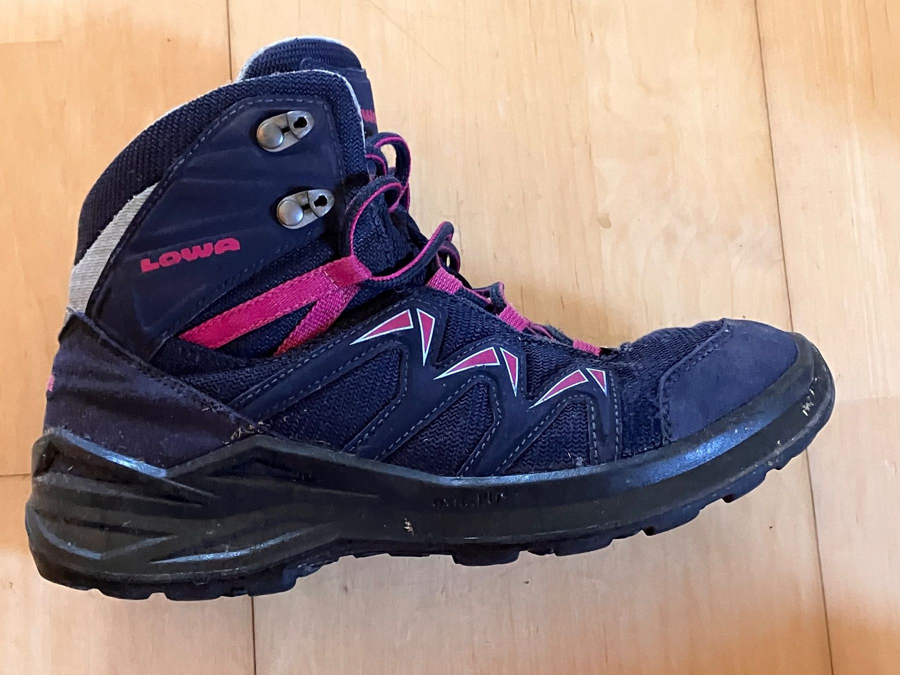 Lowa Schuhe für Mädchen: Wanderschuhe – Gebraucht aus Esslingen von 2ze 1