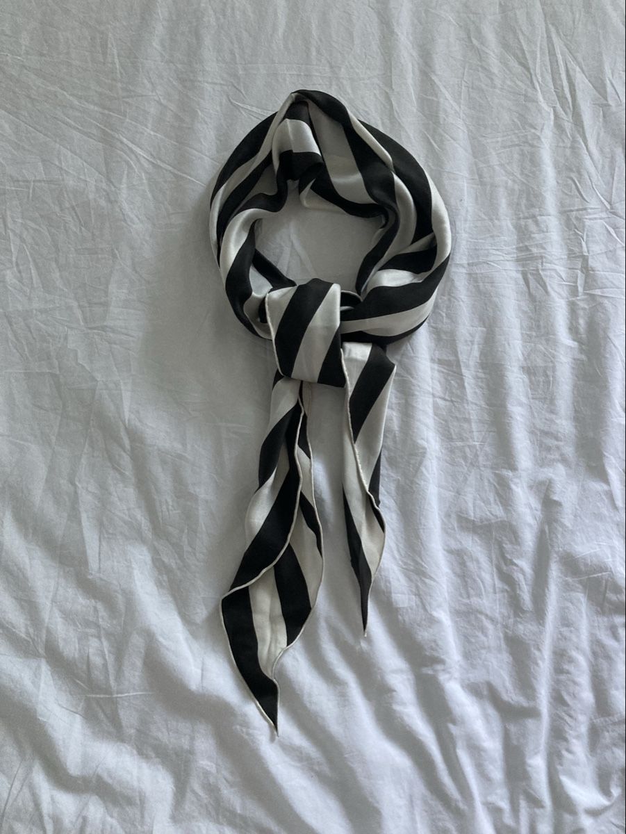Hermès Foulards & écharpes: Hermès Paris Losange 100% Seide  – D'occasion à Zürich par mainau16