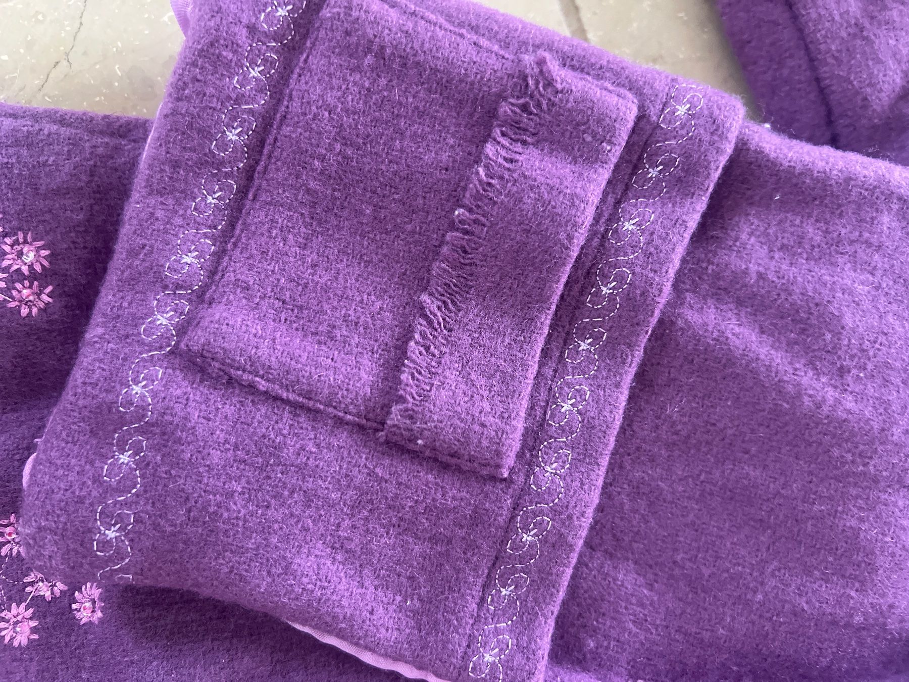 Kleiderpakete & -sets: Mädchen Set Kleid Jacke lila 18M bestickt – Gebraucht aus Schönenberg ZH von Bosh 2