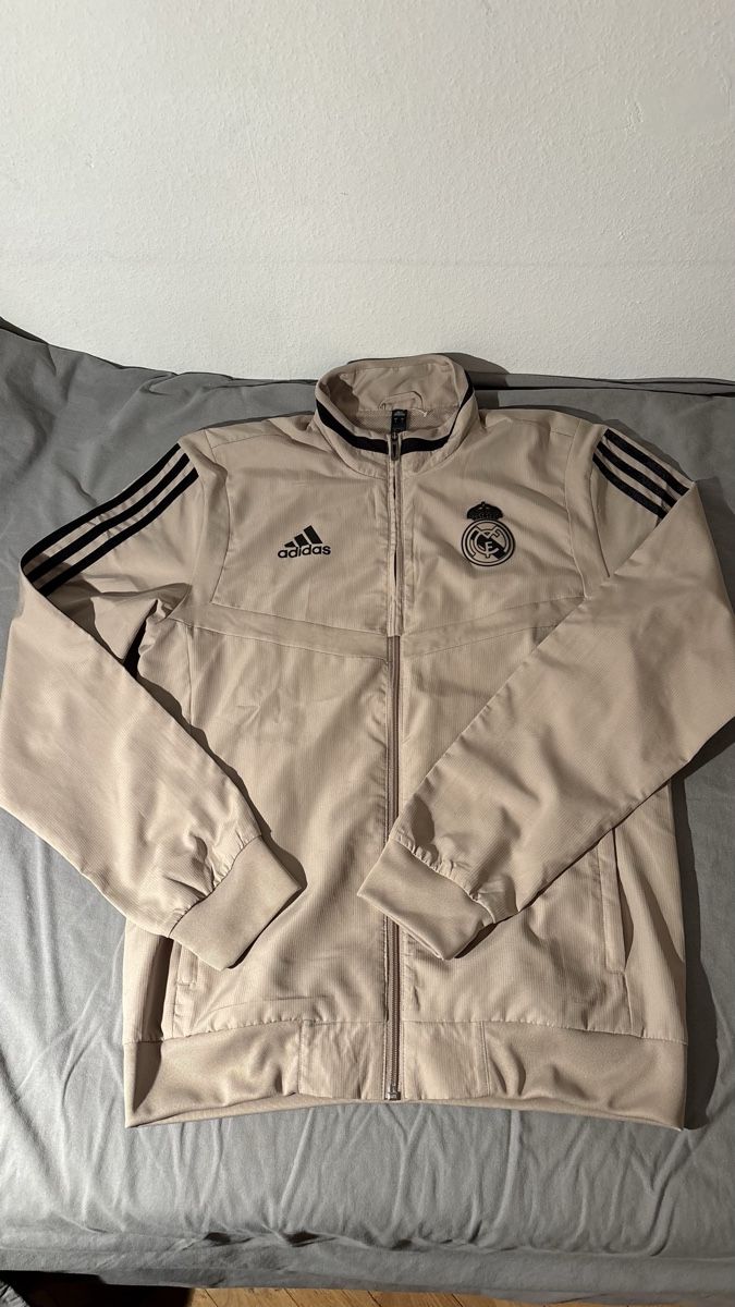 Real Madrid Canottiere & Pantaloni: Survêtement Réal Madrid  – Usato da Genève venduto da Nathanwatchch 1