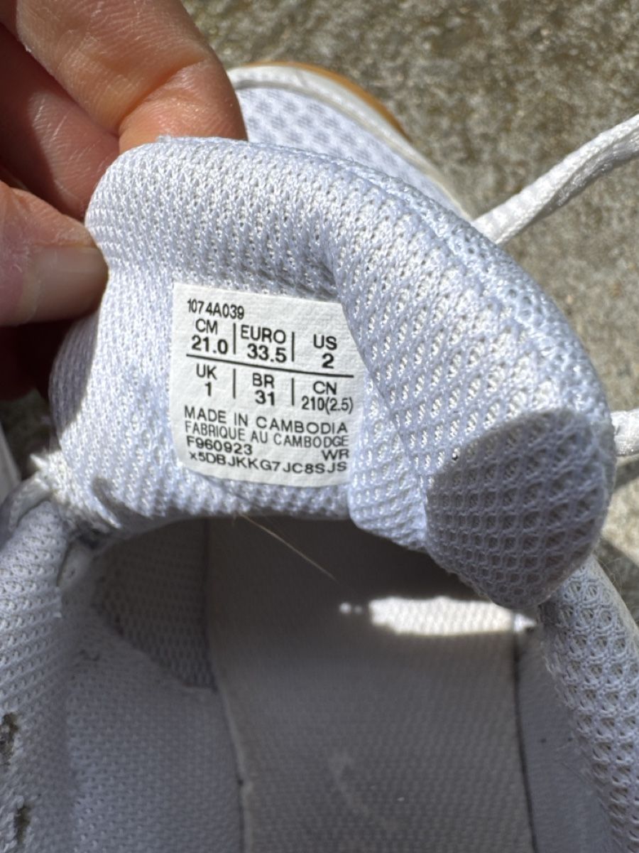 Asics Schuhe für Jungen: ASICS shoes  – Gebraucht aus Männedorf von Clearskies 4