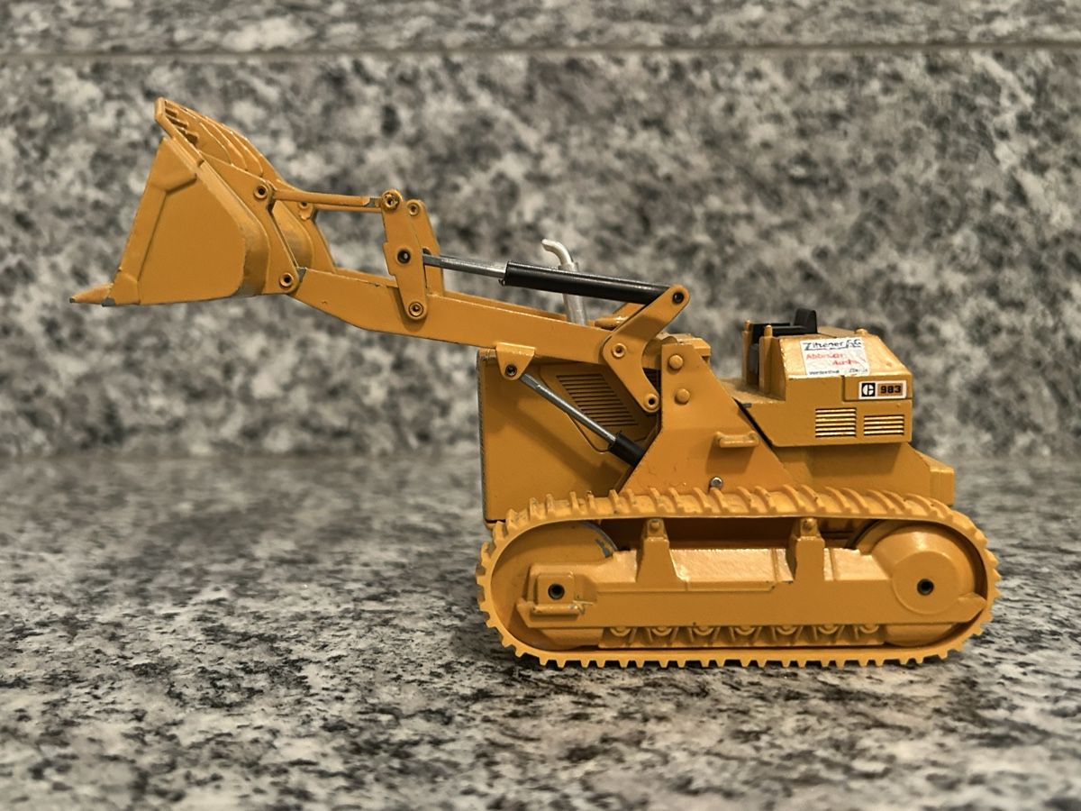 Caterpillar Kit di modellismo & Modellini statici: Cat 983 , 1:50 , NZG – Usato da Horw venduto da Tigercat635