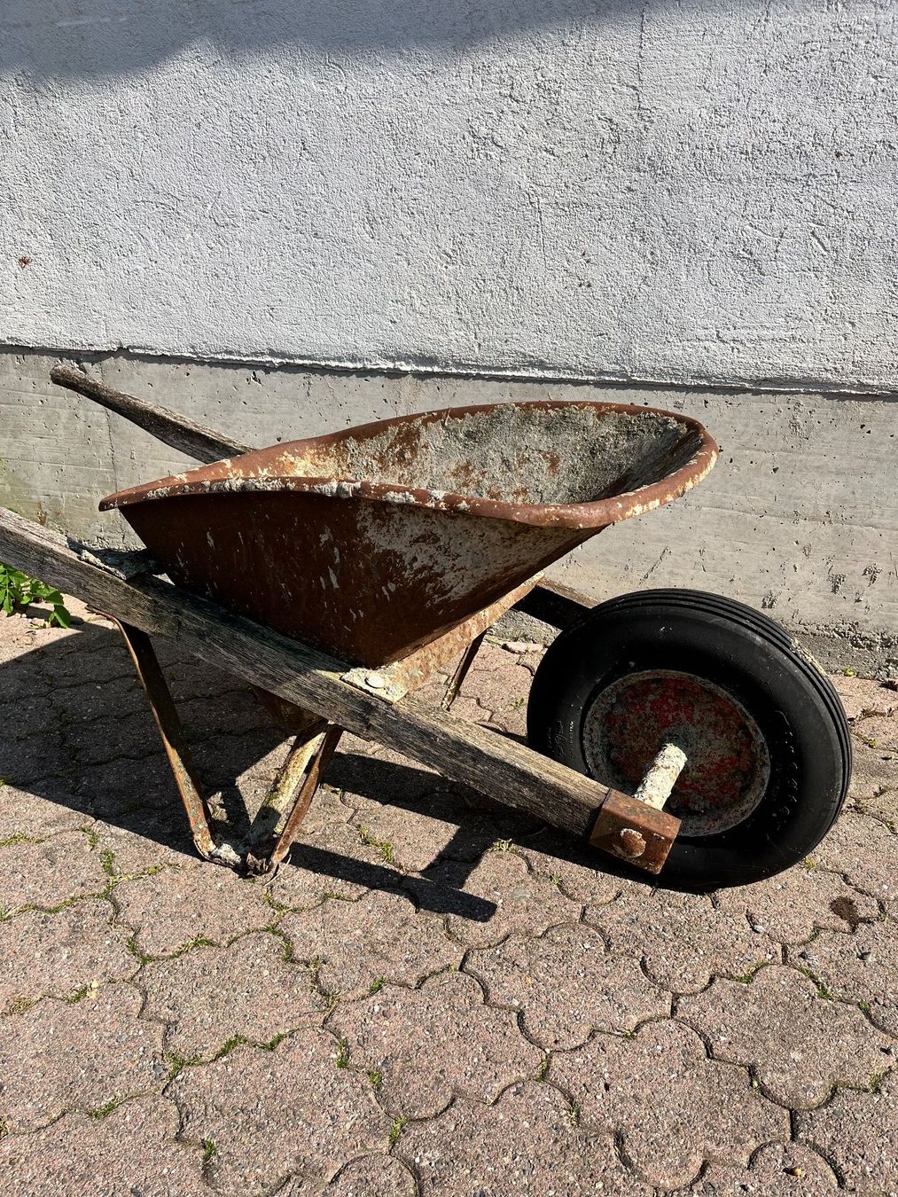 Carriole: Schubkarre Garette antik – Usato da Hagenbuch ZH venduto da Gasmen 1