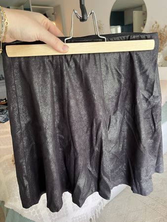Only Minirock Gr. S in Leder-Optik, ideal für den Ausgang!