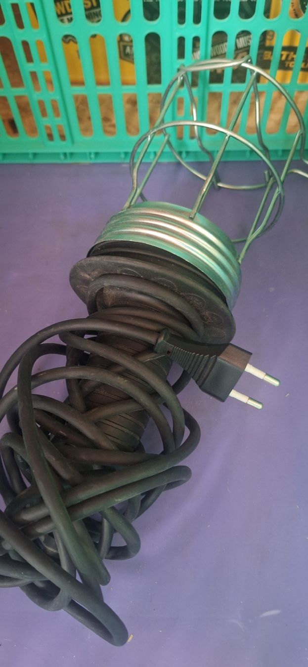 Lampade: Werkstatts potlampe mit Kabel und Stecker gebraucht – Usato da Luzern venduto da Briefmarkentaube