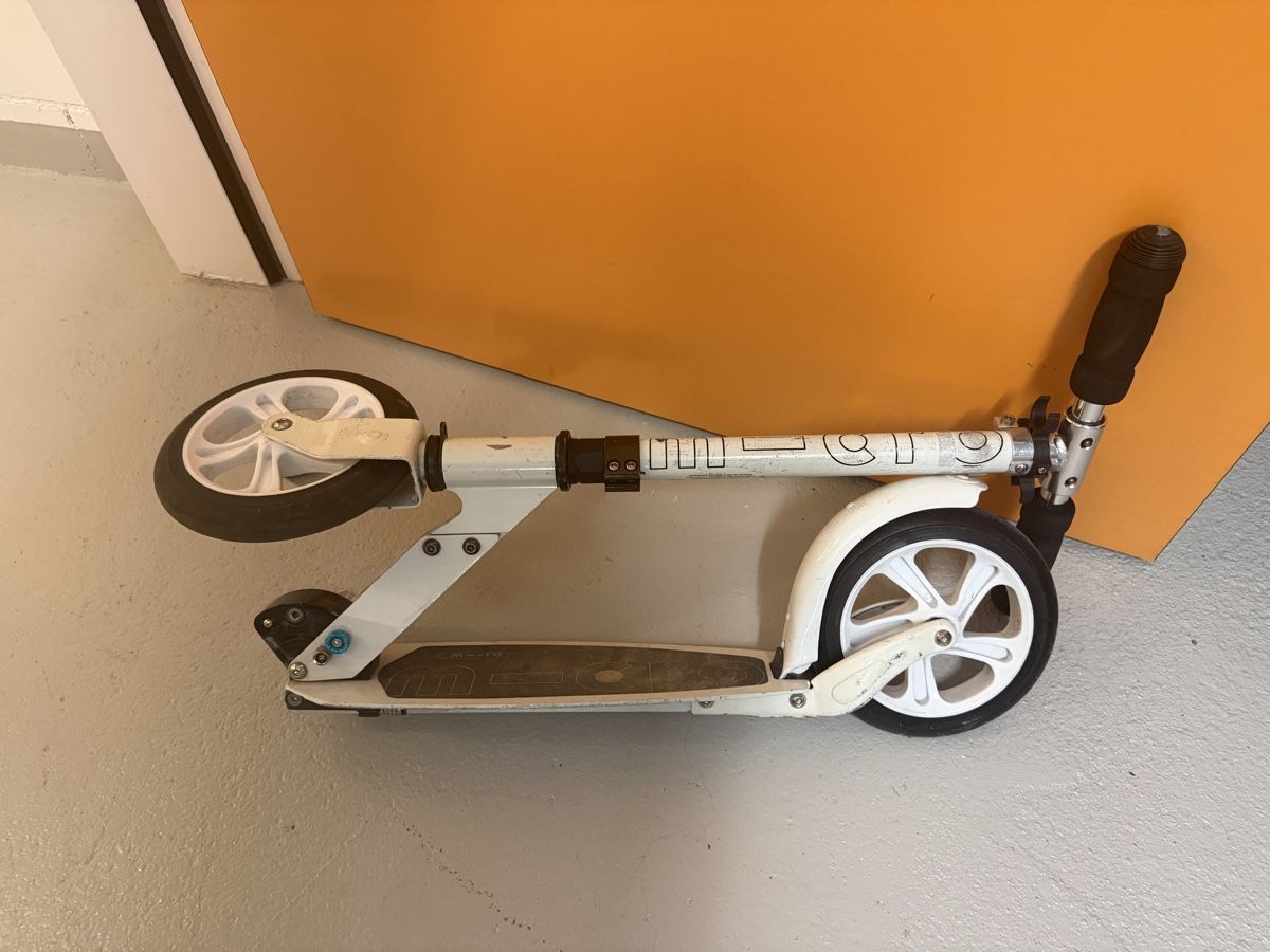 Micro Kickboard: Micro Scooter weiss gebraucht – Usato da Steinhausen venduto da Luxury_Limited 3