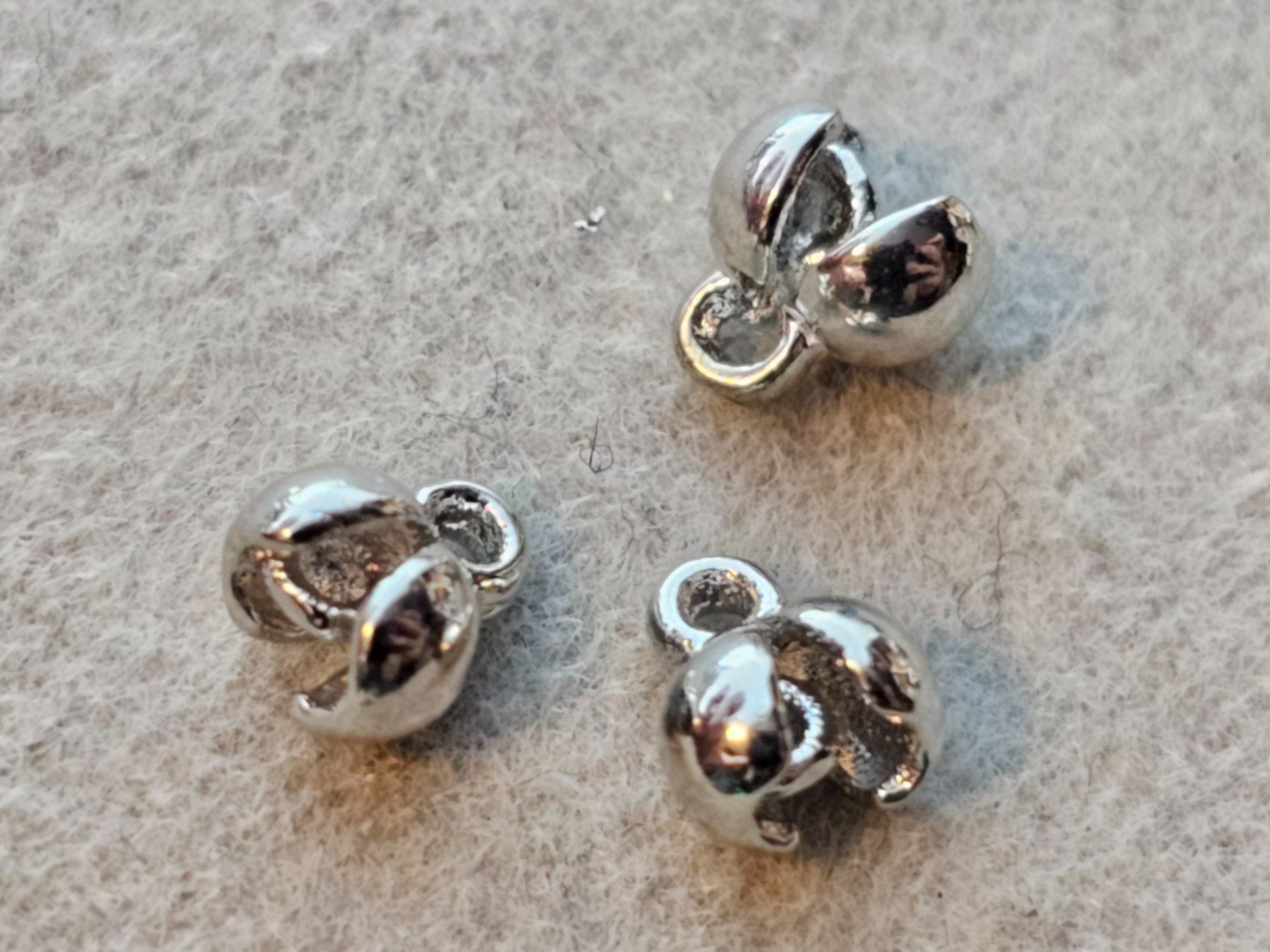 Kit bricolage: 30x Silber Endteile Klappkapsel Kappe Schmuck basteln – Nuovo (secondo la descrizione) da Riedt b. Erlen venduto da Gottestraene 1