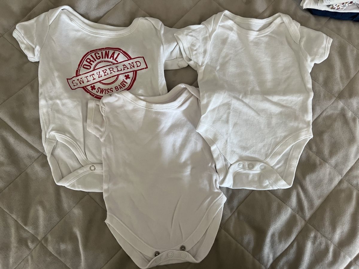 Lotti di vestiti: Baby Basics 0-3 Mo – Usato da Zürich venduto da torokbalint84 1