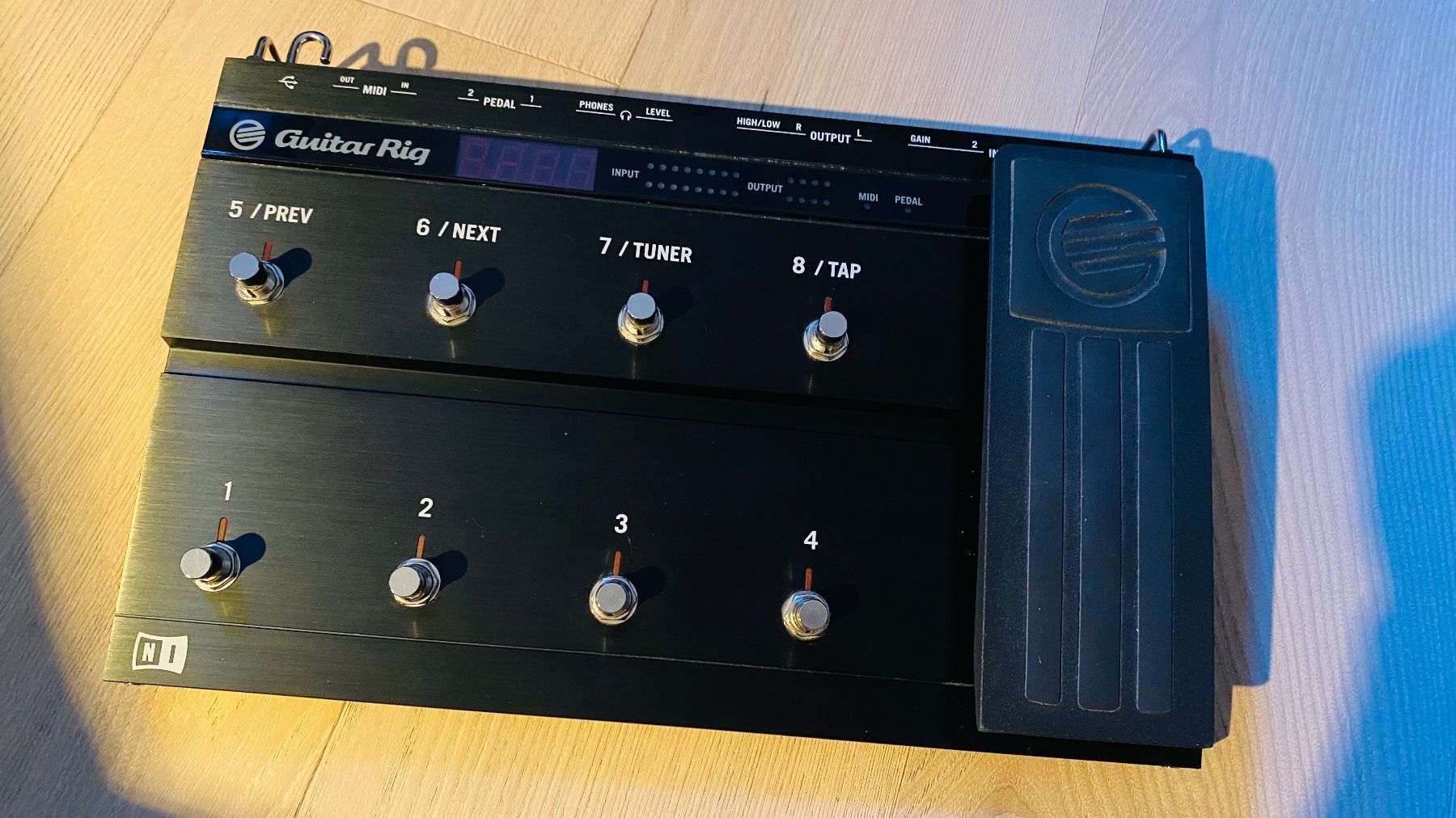 Native Instruments Strumenti musicali: Native Instruments Rig Kontrol 3 (Guitar Rig) – Usato da Uitikon Waldegg venduto da AndersWohoo