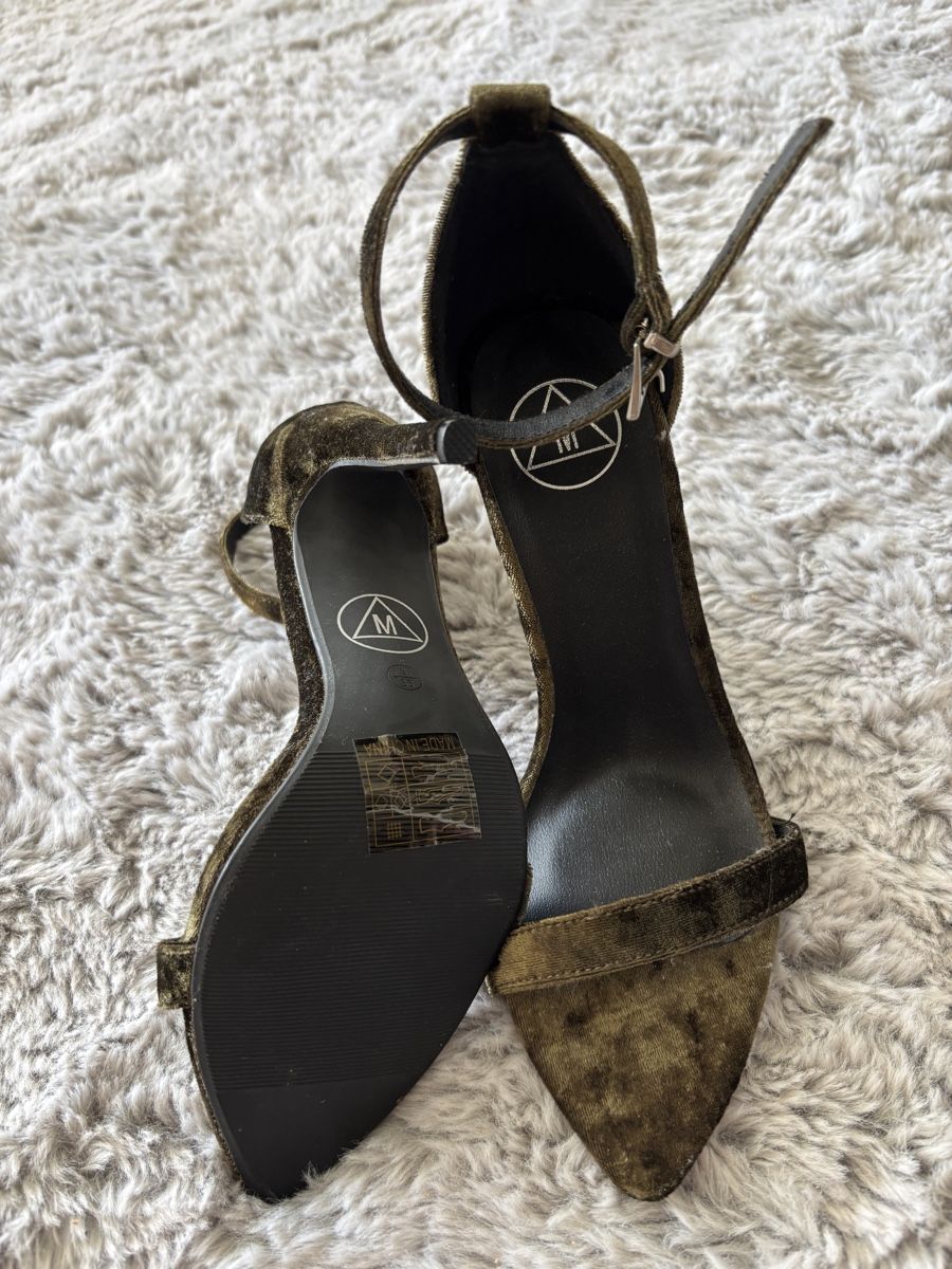 Scarpe da donna: Samt High Heels – Nuovo (secondo la descrizione) da Arbon venduto da Naadiiaa 3