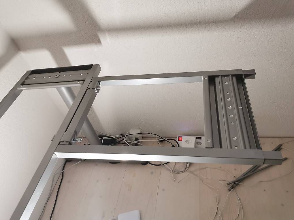 Scrivanie: Ikea - Büro Eck Schreibtisch – Usato da Bubikon venduto da Renereto22 2