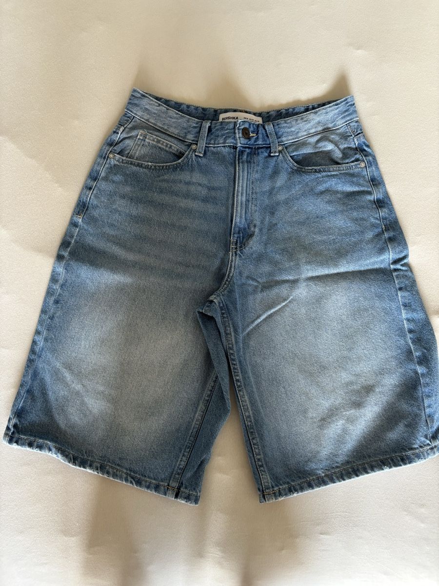 Bershka Jeans: Bershka Shorts loose fit – Gebraucht aus Nottwil von jon_wg27