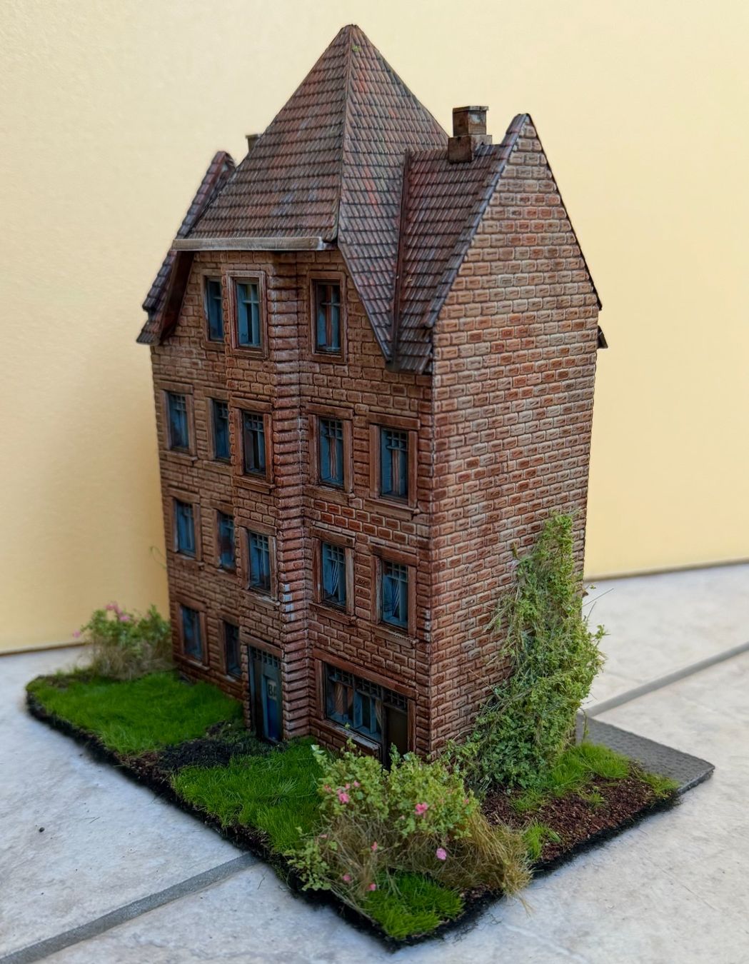 Modellini di ferrovie: Stadthaus von Heljan B-465 - Spur HO! – Usato da Steffisburg venduto da Calceolaria