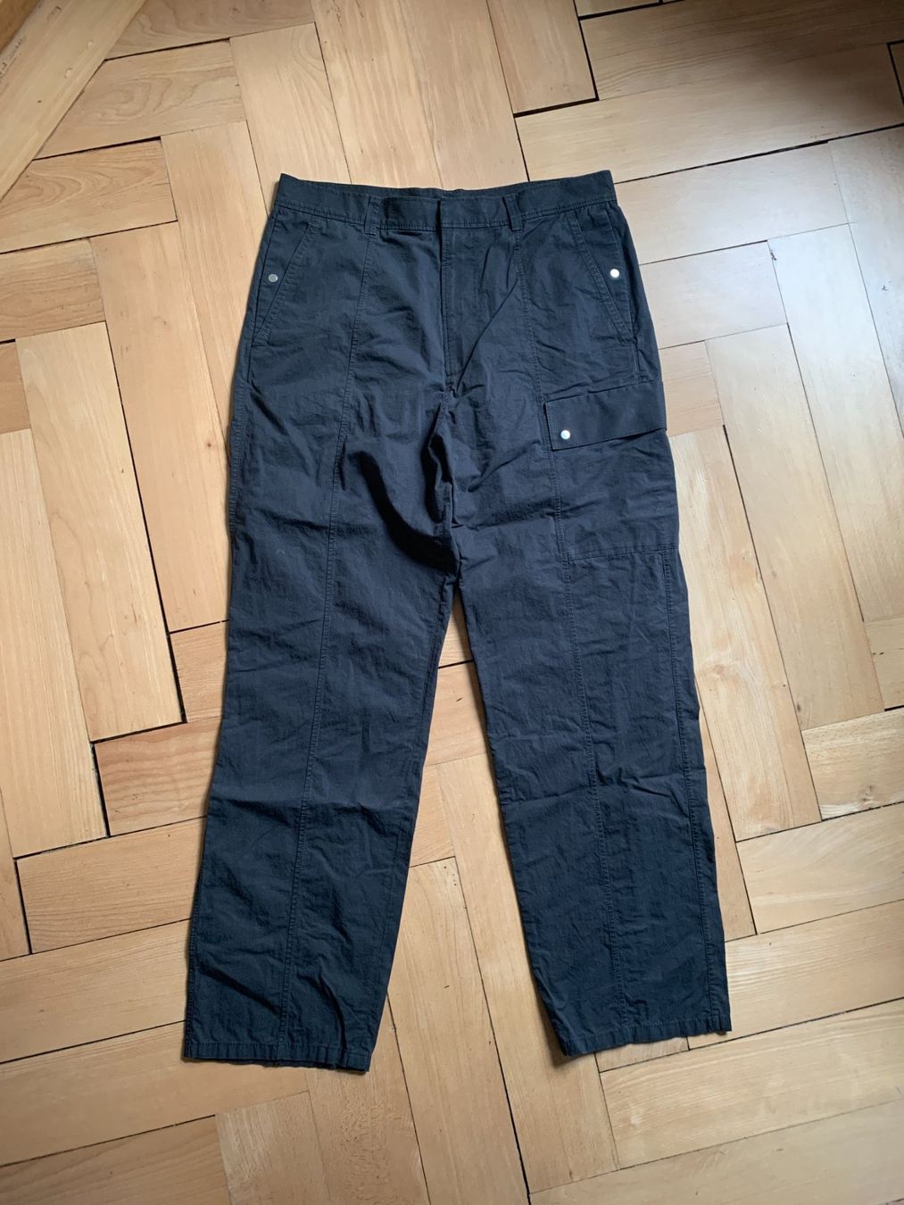 Cos Hosen: COS - Cargo Hose schwarz 50 – Gebraucht aus Zürich von Diazaio