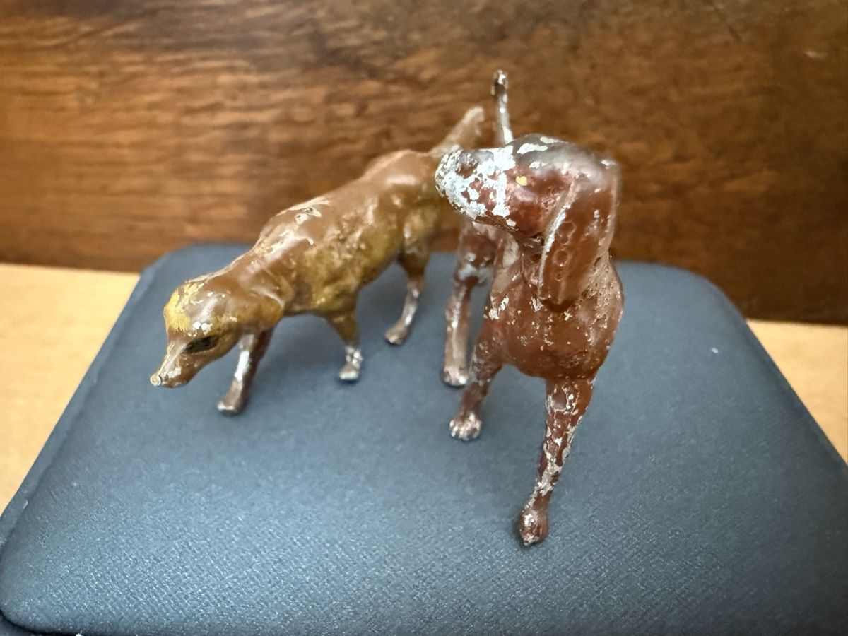 Statuette: Jagdhund-Statuen Vintage Metall gemalt – Usato da Lamone venduto da LaCantinaMagica 2