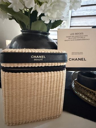 CHANEL SUMMER BEAUTY BAG LES BEIGES / LIMITED EDITION