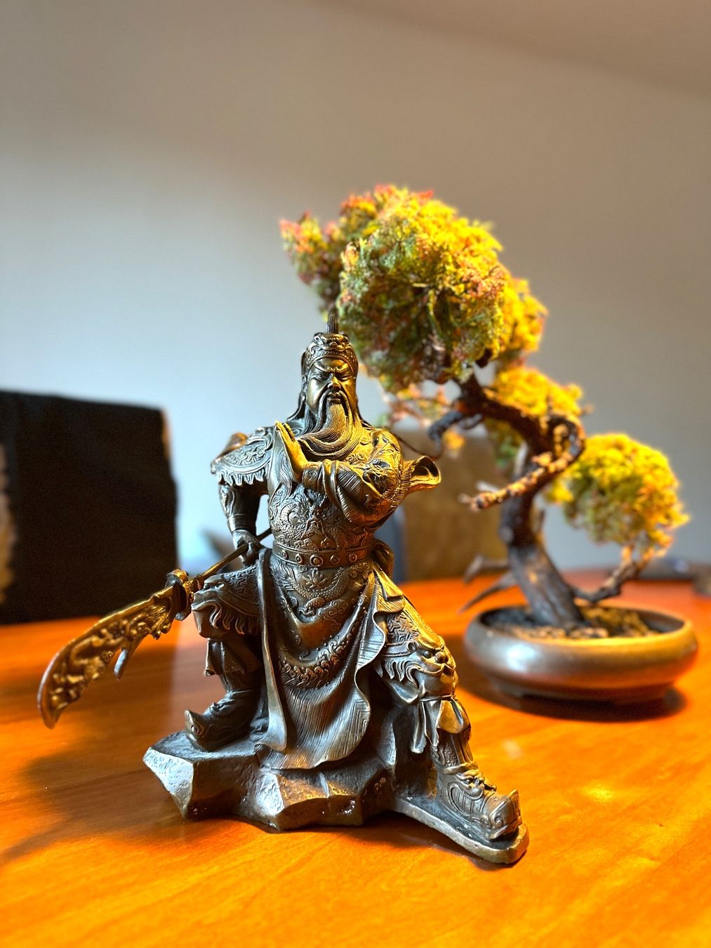 Statuette: Antique Style Guan Yu Bronze Warrior Statue – Feng Shui Prot – Usato da Zürich venduto da Curated.Chapters 3