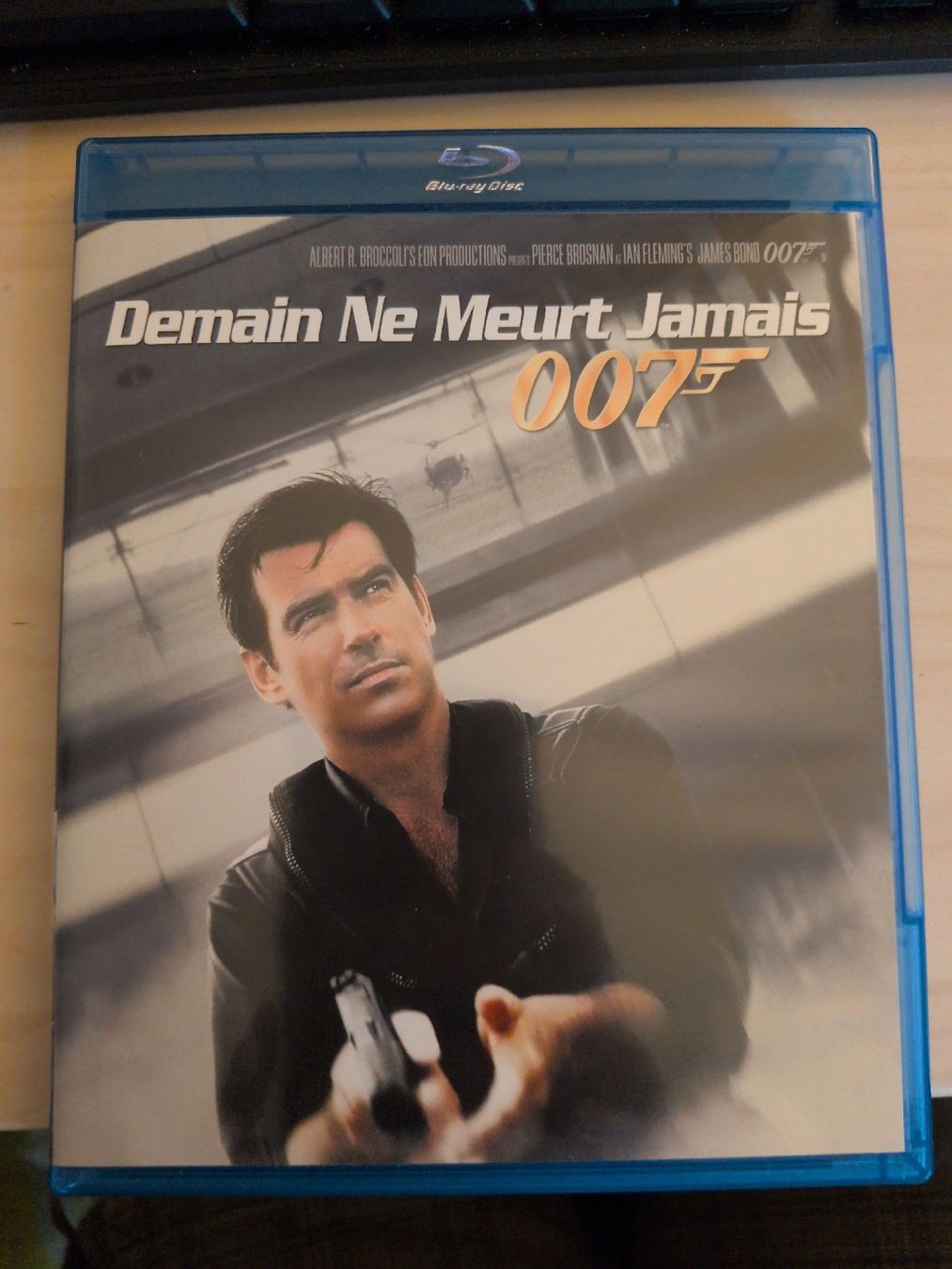 Tutti i DVDs: Blu-ray 007: Demain ne meurt jamais – Nuovo (secondo la descrizione) da Gland venduto da Kyostal