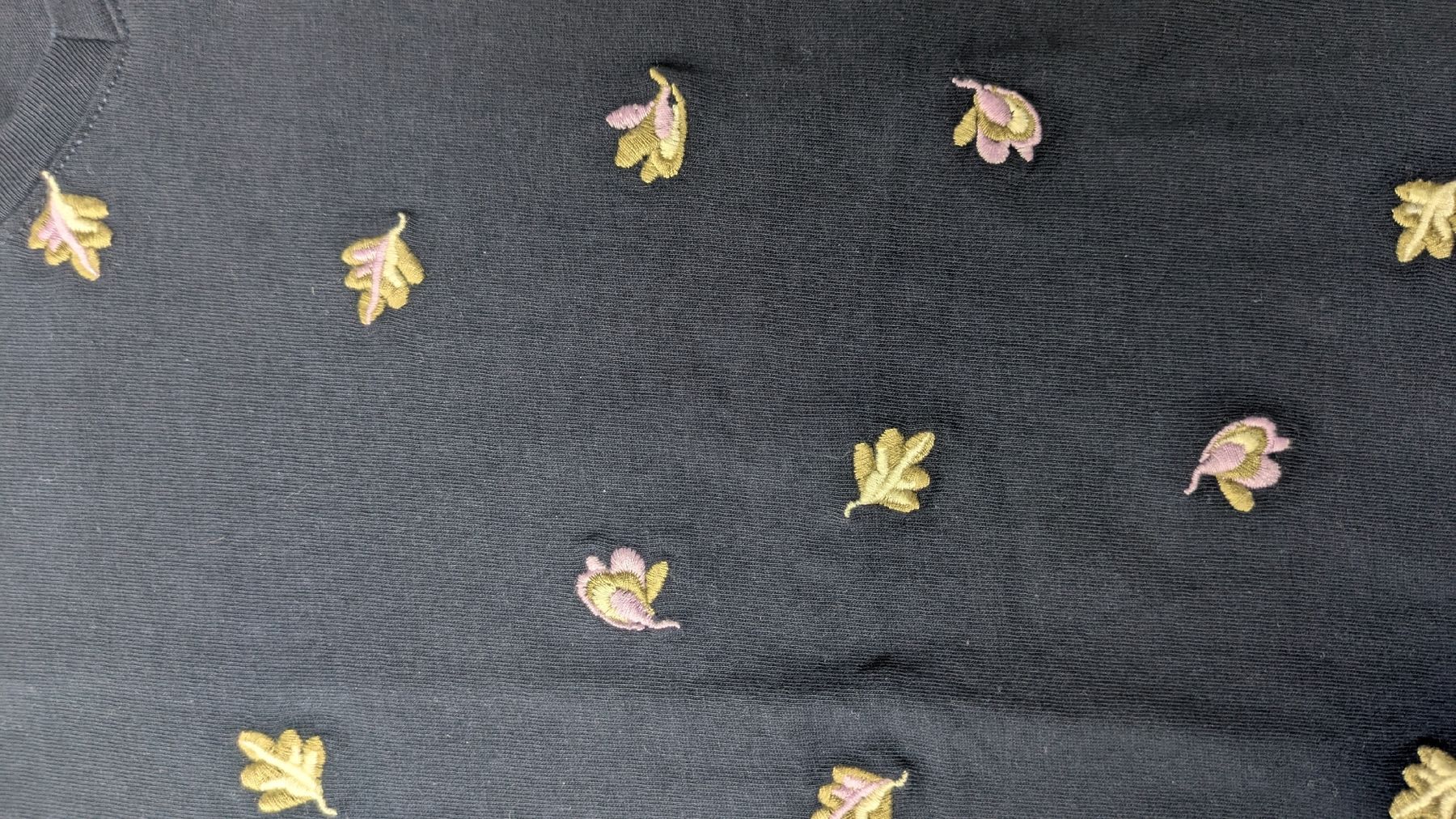 Tom Tailor T-shirt: Tom Taylor embroidered flower t shirt – Nuovo (secondo la descrizione) da Ettingen venduto da hms_w27b 1