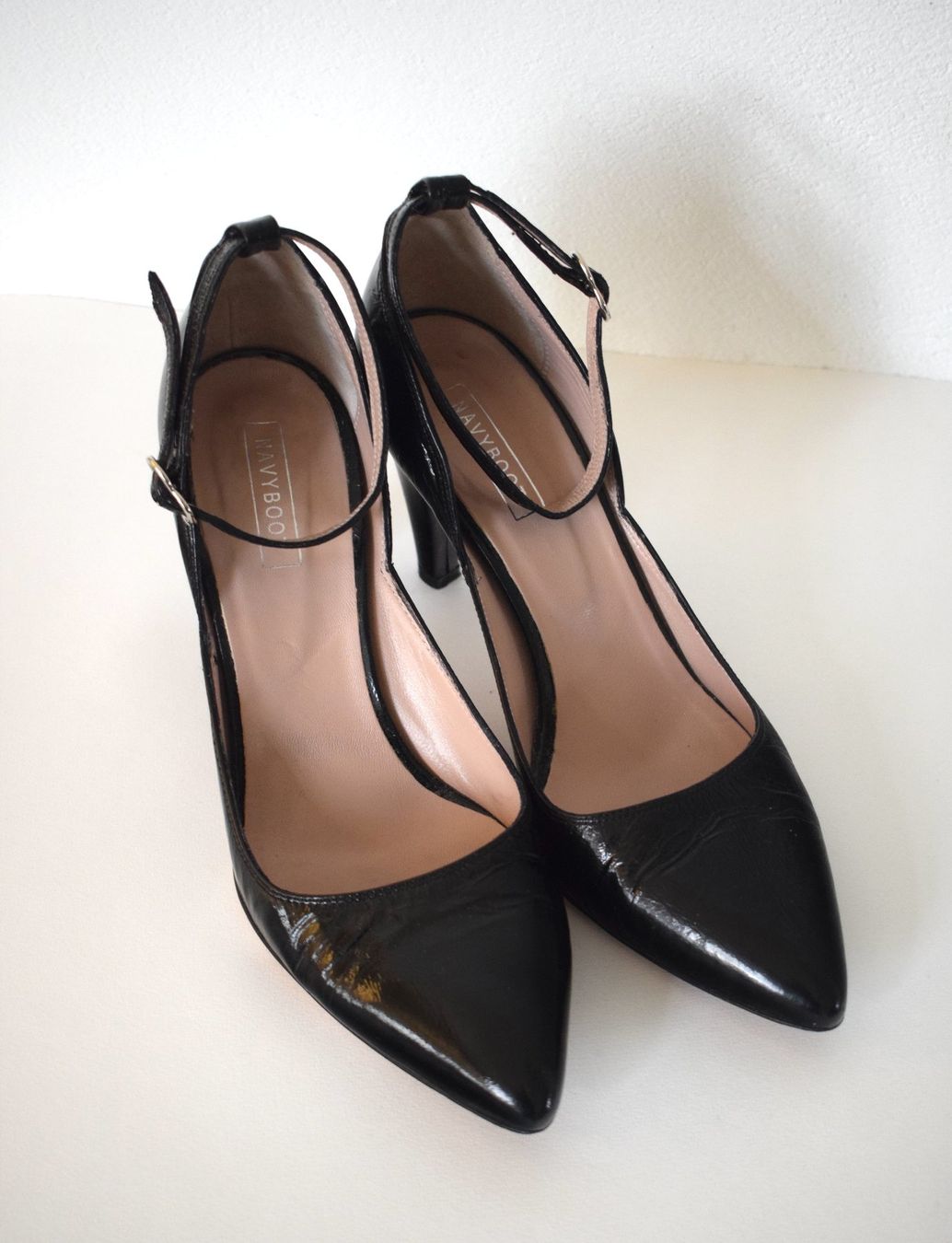 Navyboot Scarpe da donna: NAVYBOOT Pumps Gr. 37 Sandalen Lackleder – Usato da Dulliken venduto da ichwettichhett 1