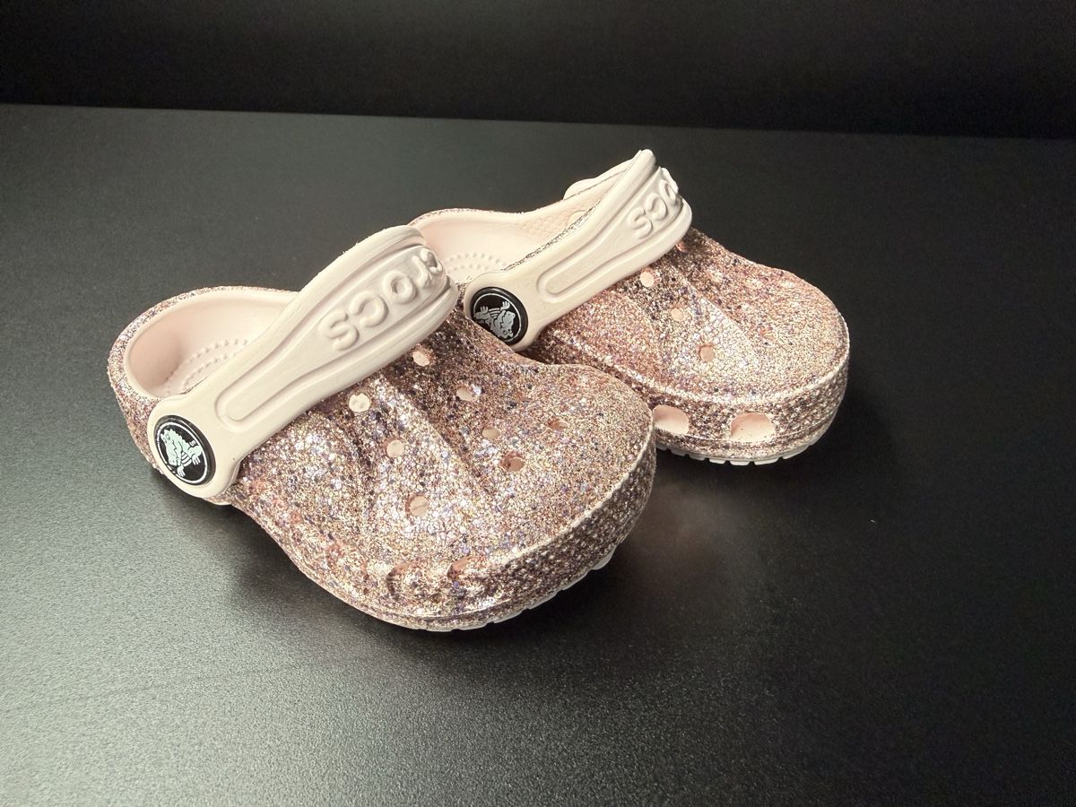 Crocs Scarpe per ragazze: Authentic Pink Glitter Crocs Size 19/20 Very Good Condition – Usato da Diessenhofen venduto da mar_8cyl 4