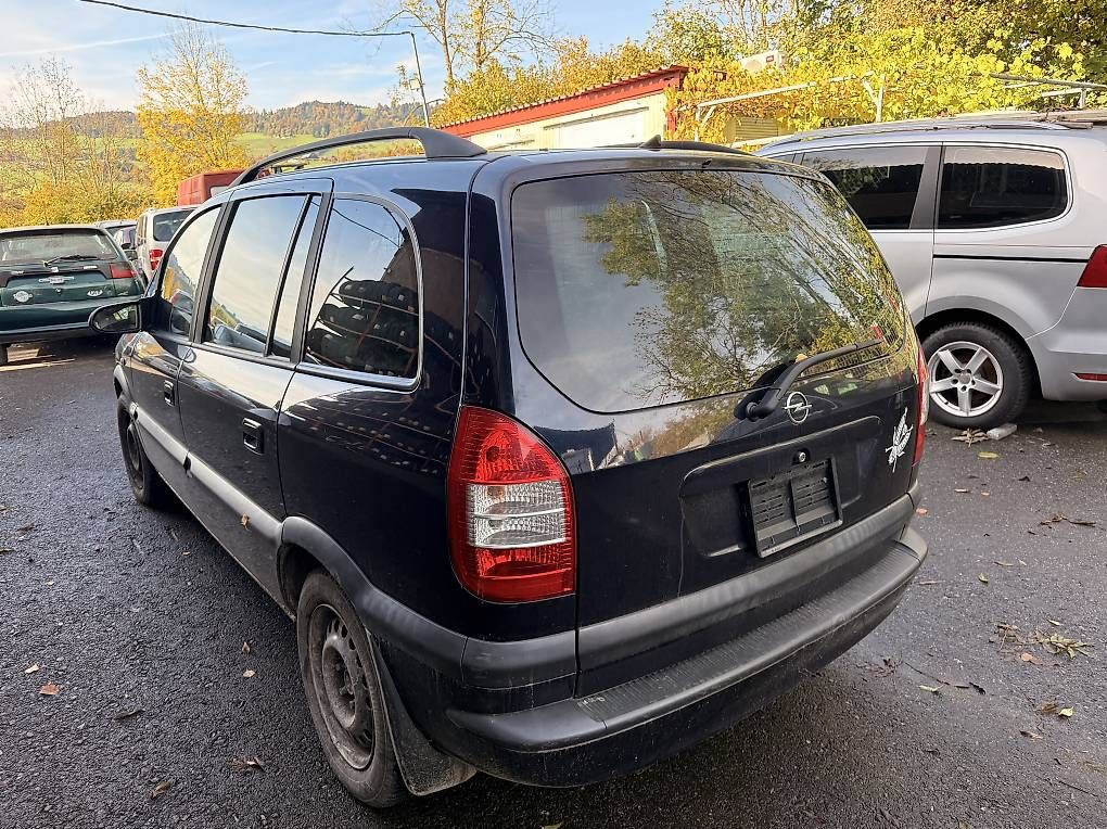 Autos: Opel Zafira A  Ersatzteile – D'occasion à Udligenswil par Sch2s 3