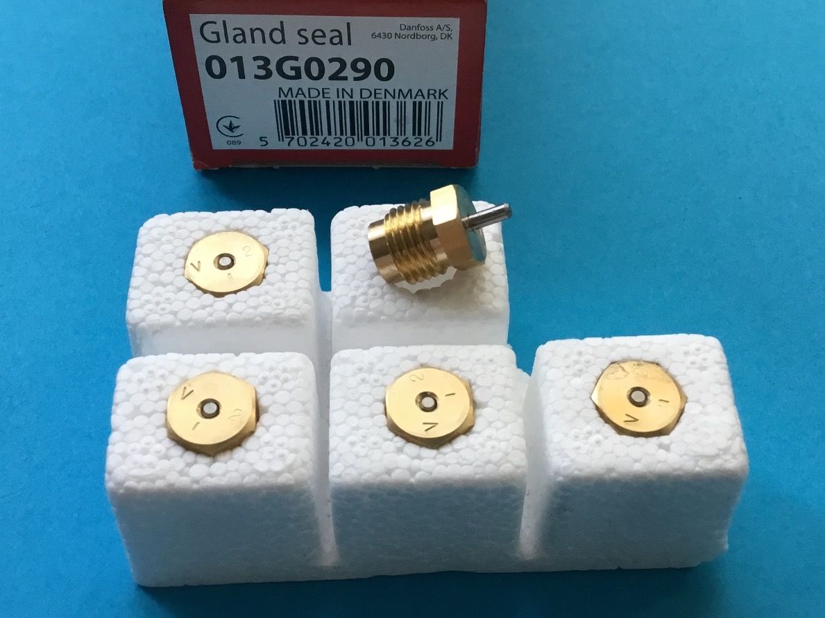 Radiatori: DANFOSS, 5 Stopfbuchse zu RA Thenmostat Ventilen – Nuovo e nell'imballaggio originale da St. Margrethen SG venduto da alfapeugeot10