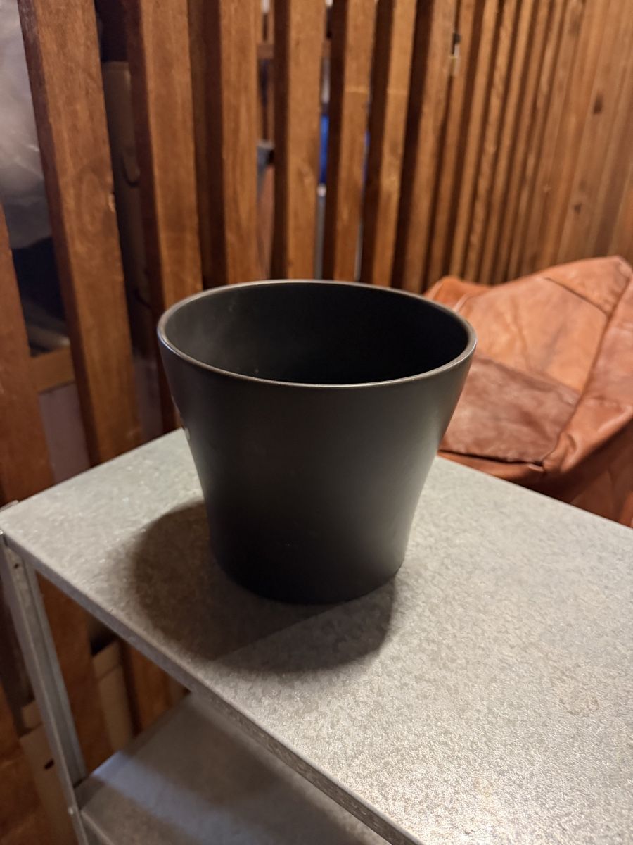 Blumentöpfe: Blumenübertopf | schwarz | 16cm  – Gebraucht aus Zürich von Nadgb1303