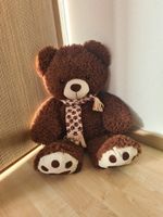 Peluche ours brun avec écharpe