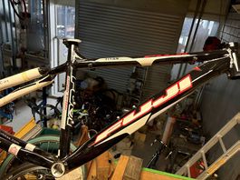 Neuer Bikerahmen Fuji