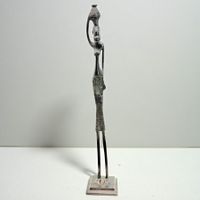 Sculpture africaine longiligne en bronze à patine noire