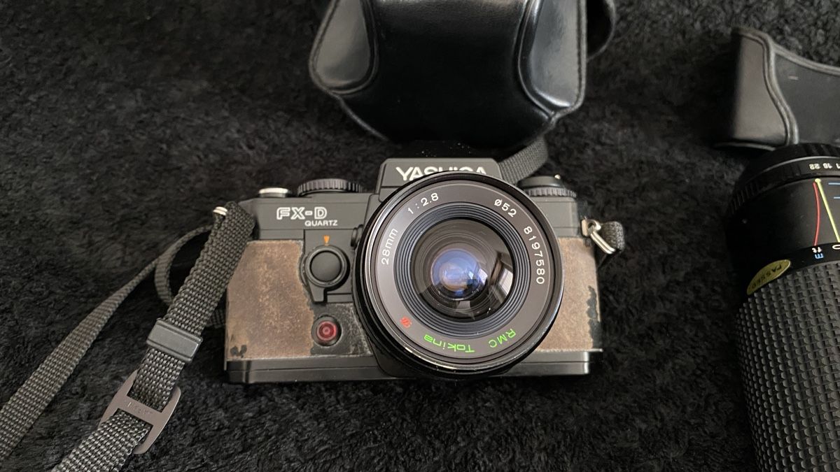 Yashica Fotocamera: Yashica FX-d Quartz Fotokamera set. – Usato da Beinwil am See venduto da Mpmmechanik 1