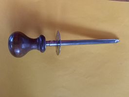 Trocart ancien, instrument de médecine chirurgical