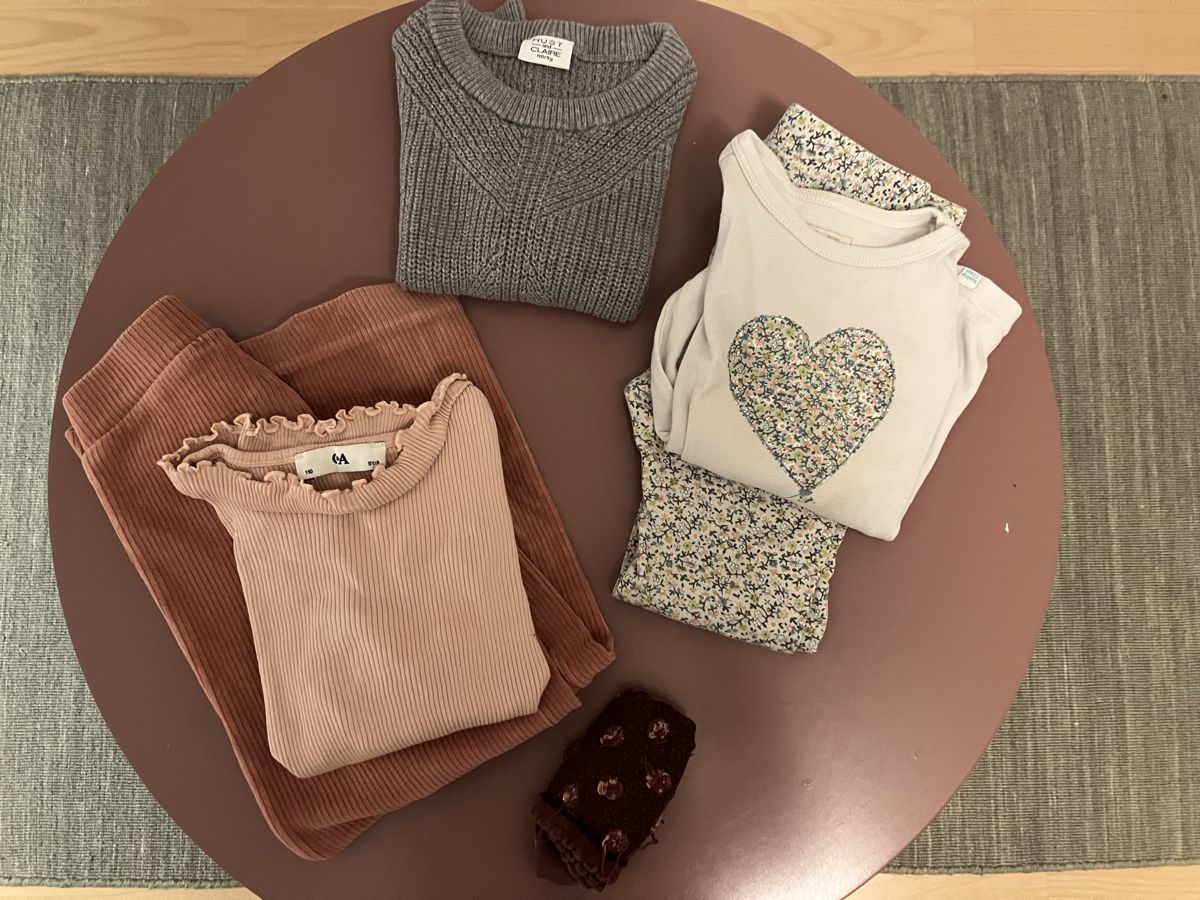 Lotti & Set di vestiti: Mädchen Kinderkleider Set Gr. 110, Top – Usato da Winterthur venduto da hirschgeweih