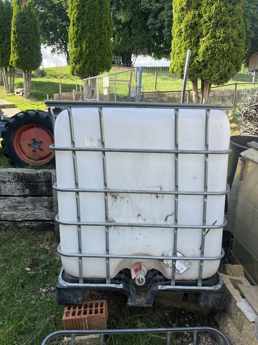 Tränken & Tröge: 1000L Wassertank  – Gebraucht aus Gommiswald von diegoe_ 1