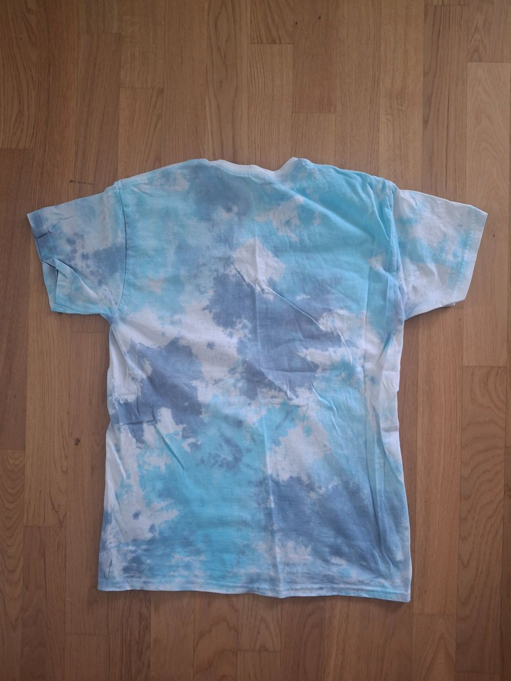 T-shirt: Batik T-Shirt – Usato da Luzern venduto da gab_726g 1