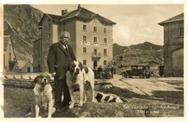 Gotthard - Hospiz  UR   -   Oldtimer / Pater mit Berhardiner