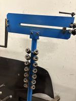Blechwalzmaschine mit Rollenhalterungsständer blau guter ...