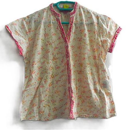 hübsche leichte Bluse mit Blümli ca. Gr. 146 152 s.Masse
