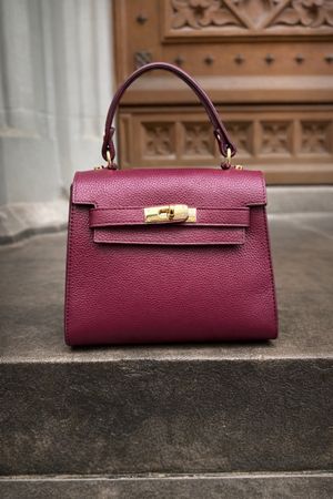 Edle Fantini Handtasche in Weinrot