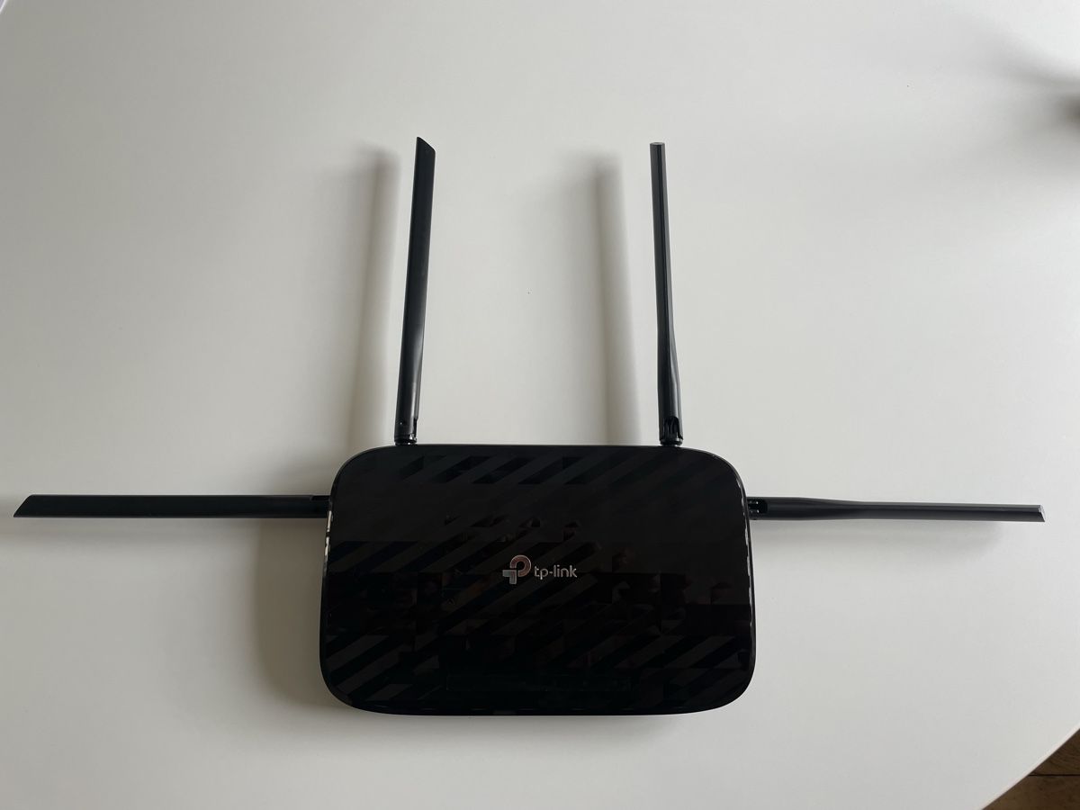 TP-Link Modems & Router: TP Link Archer C6 Gigabit Router + TP Link Repeater – Gebraucht aus Zürich von Zaphod 1