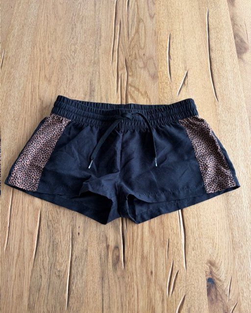 Protest Pantaloni: Schöne Protest Mädchen Shorts Grösse XS / 34 – Usato da Hohenrain venduto da Kiendan 3