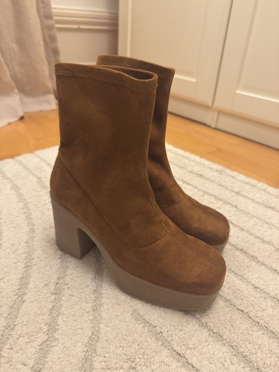 Hugo Boss Scarpe da donna: New Hugo Boots - size 37 – Nuovo (secondo la descrizione) da Thalwil venduto da Iconicfashion