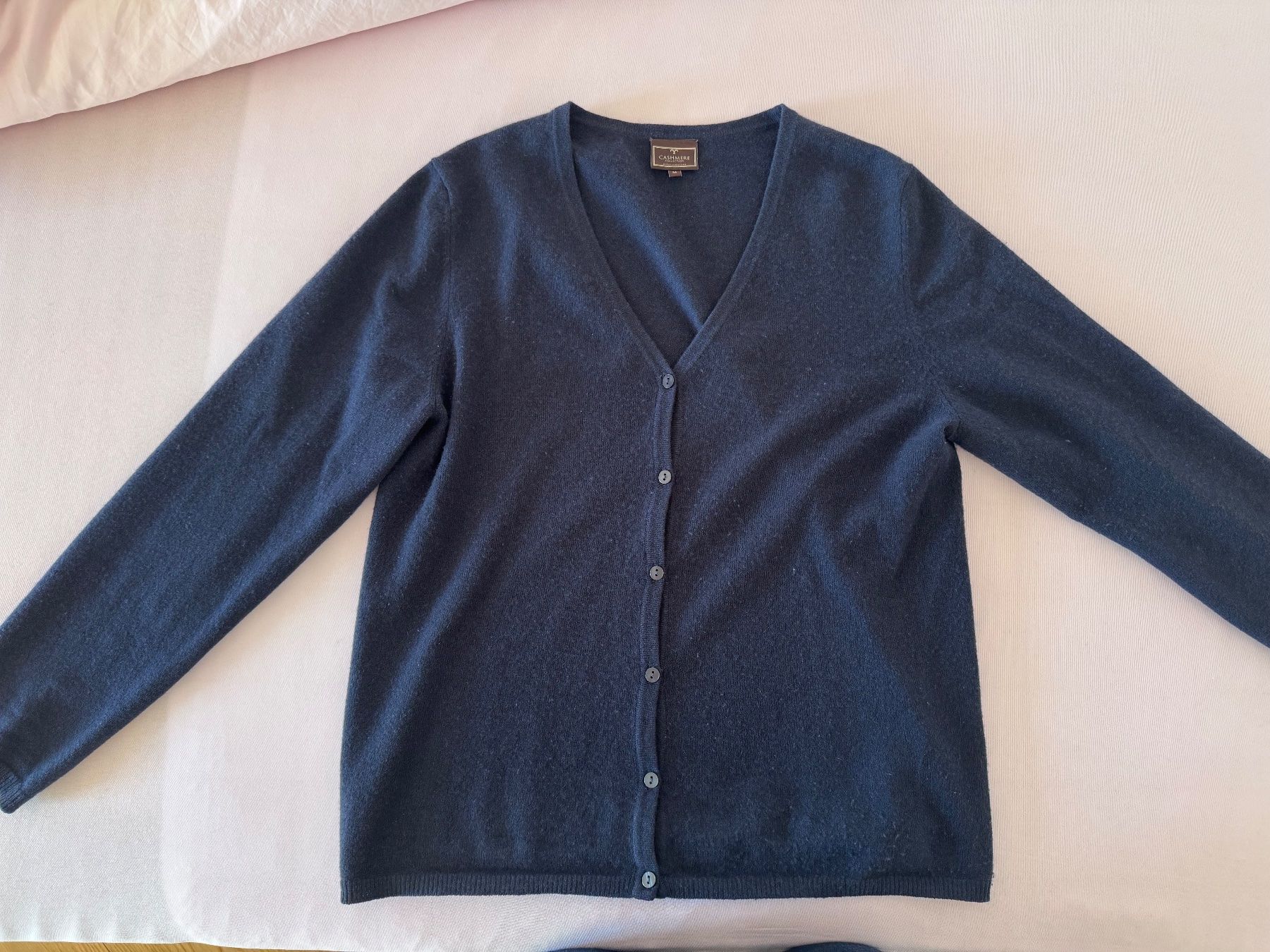 Pulls & Sweat-shirts: 100% Kaschmirpullover (Cardigan) Dunkelblau – D'occasion à Kilchberg ZH par sahoss