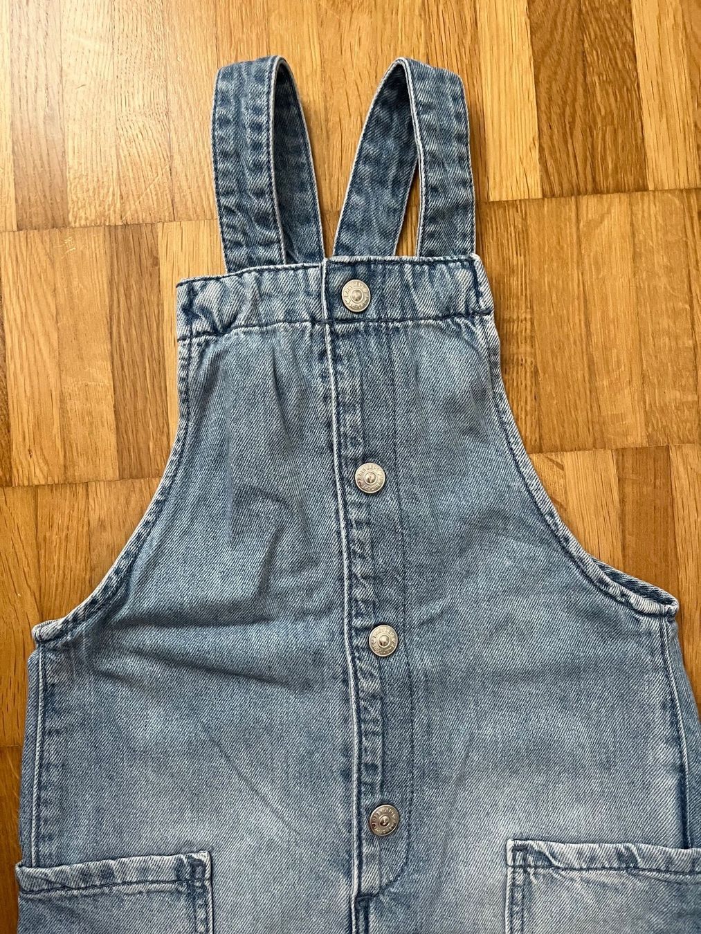 H&M Pantaloni: H&M Trägerhose Gr. 92 – Usato da Jona venduto da Good_luck1_ 2