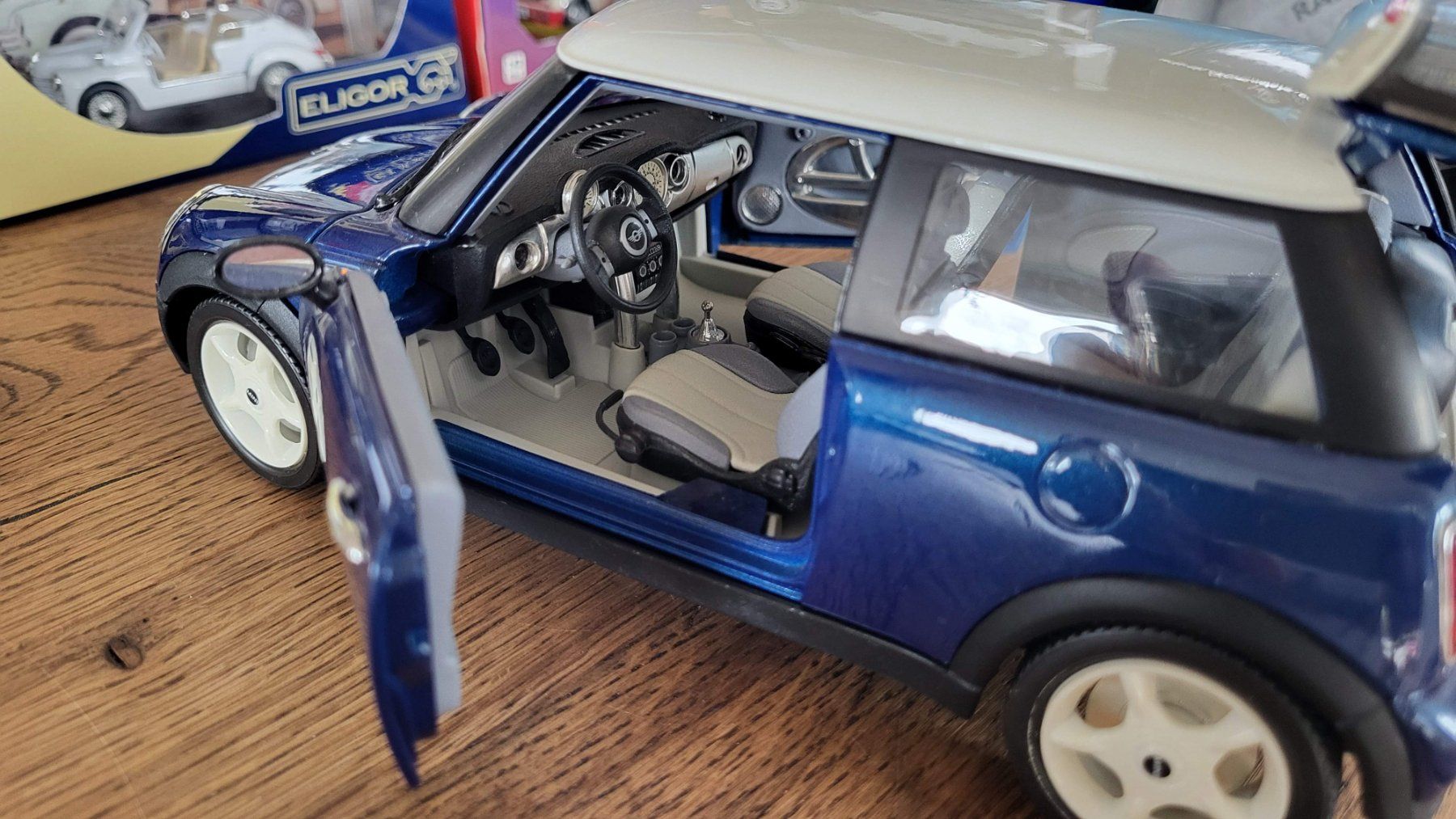 Bburago Modellautos: Mini Cooper 2001 1:18 Bburago – Gebraucht aus Rothrist von Juana5 5