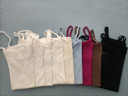 Kleiderpaket mit 10 Unterleibchen in Grösse S, NEU! 